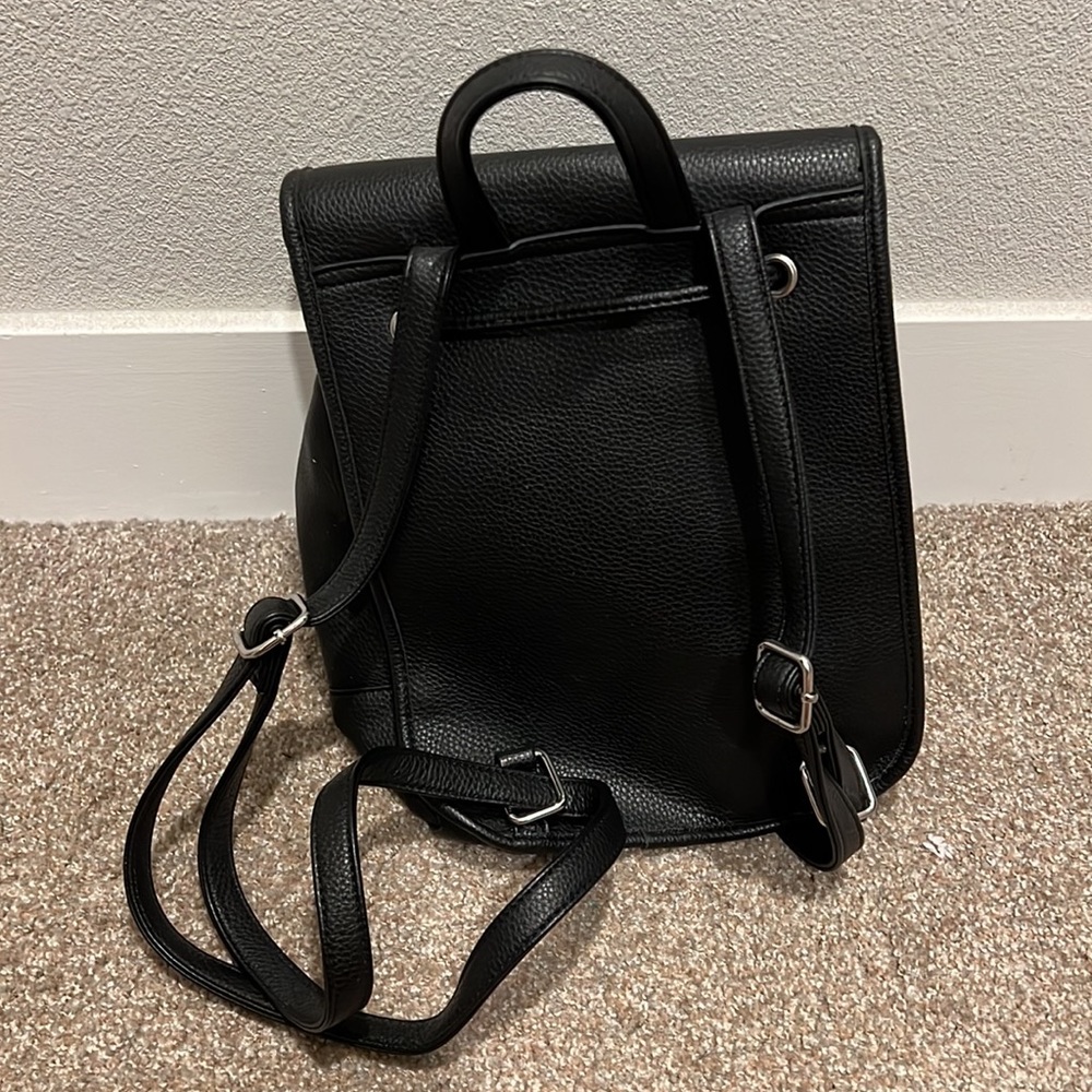 Black backpack - Picture 2 of 2